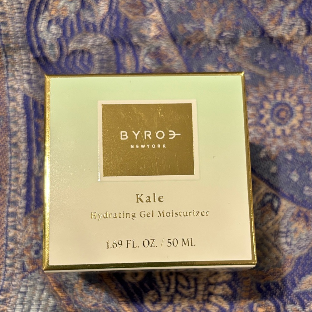 BYROE Kale Gel Moisturizer - Elegant Gold and Cream